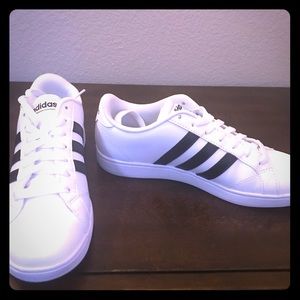 Adidas neo cloudfoam footbed women’s size 7